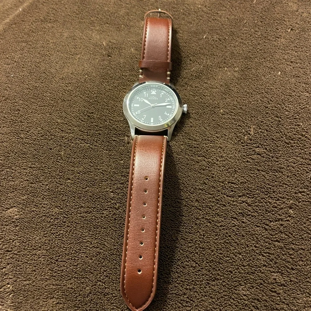 NWOT Men’s Elevon watch. Perfect condition. Never used. - Picture 3 of 4